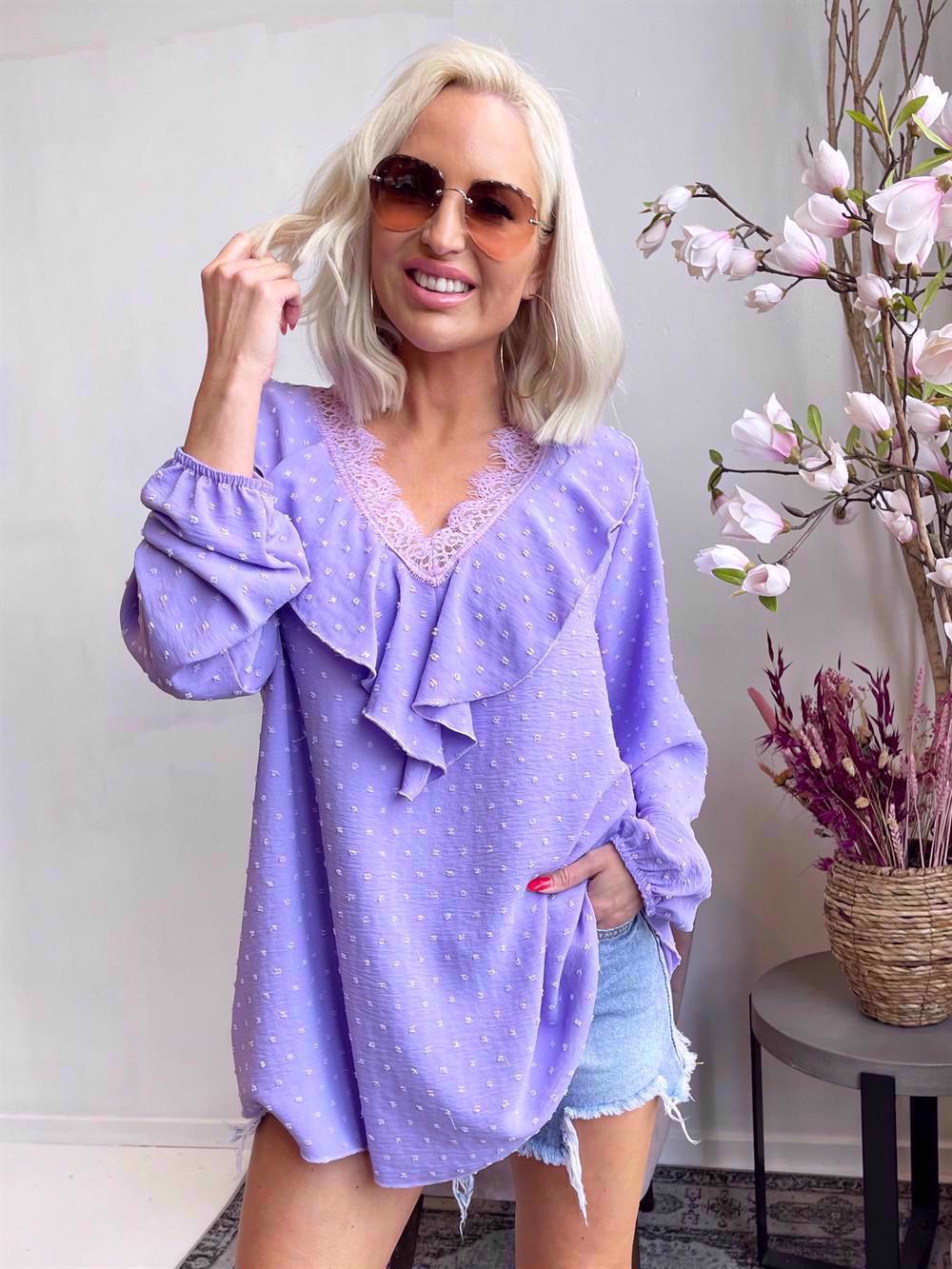 Simone - Tunika med blondekant og flæser